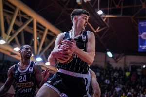 POLUVREME - Partizan ne briljira, ali surovo kažnjava Borac